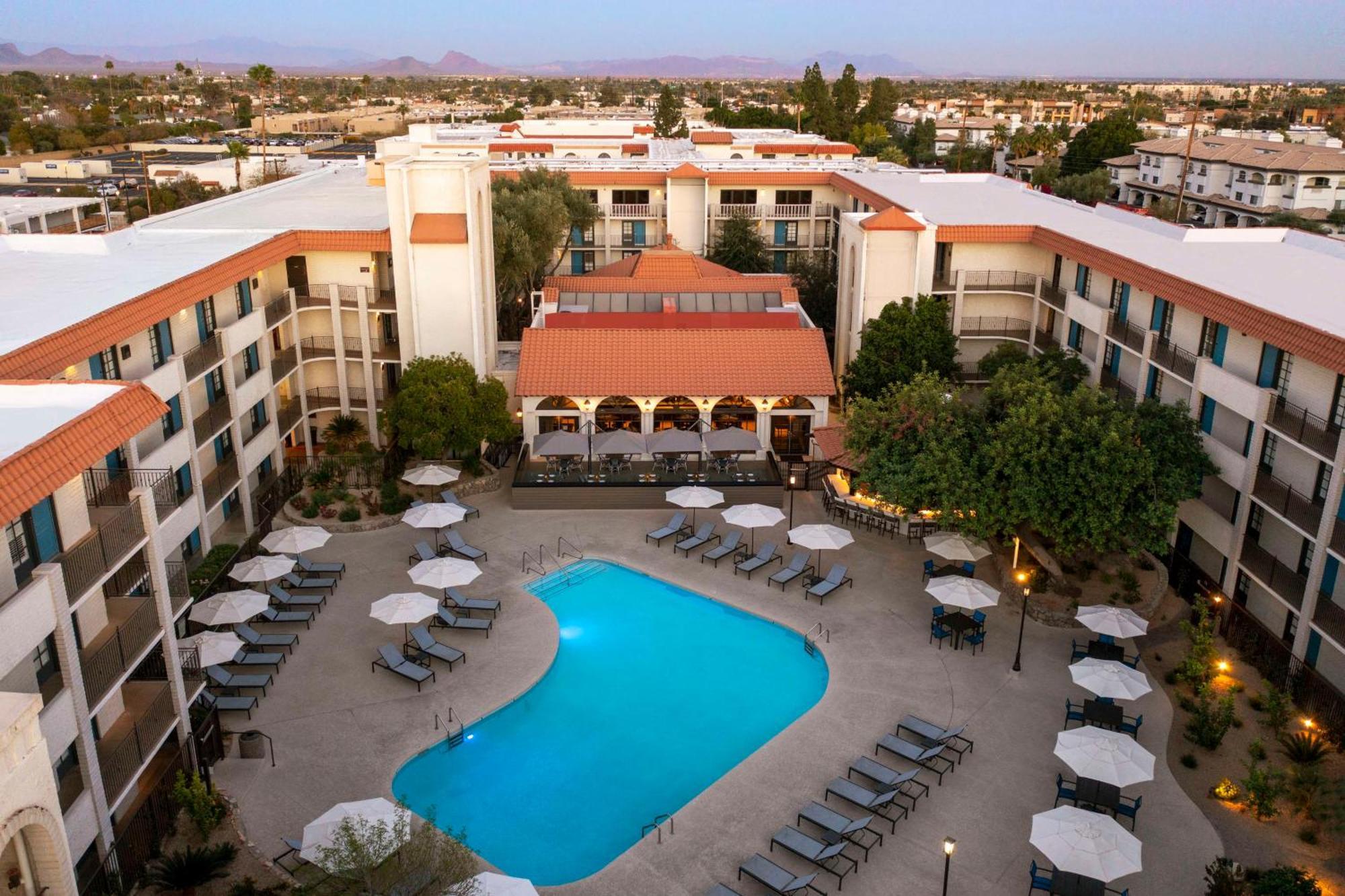 Embassy Suites By Hilton Scottsdale Resort Exterior photo