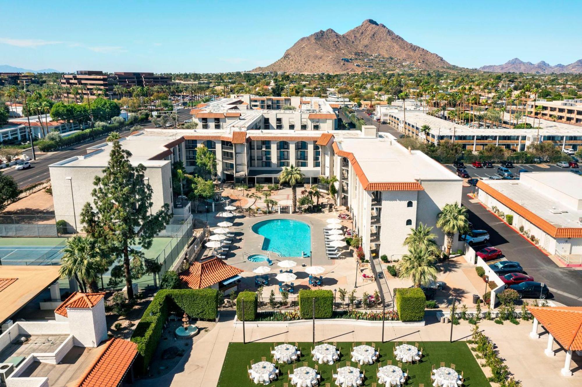 Embassy Suites By Hilton Scottsdale Resort Exterior photo