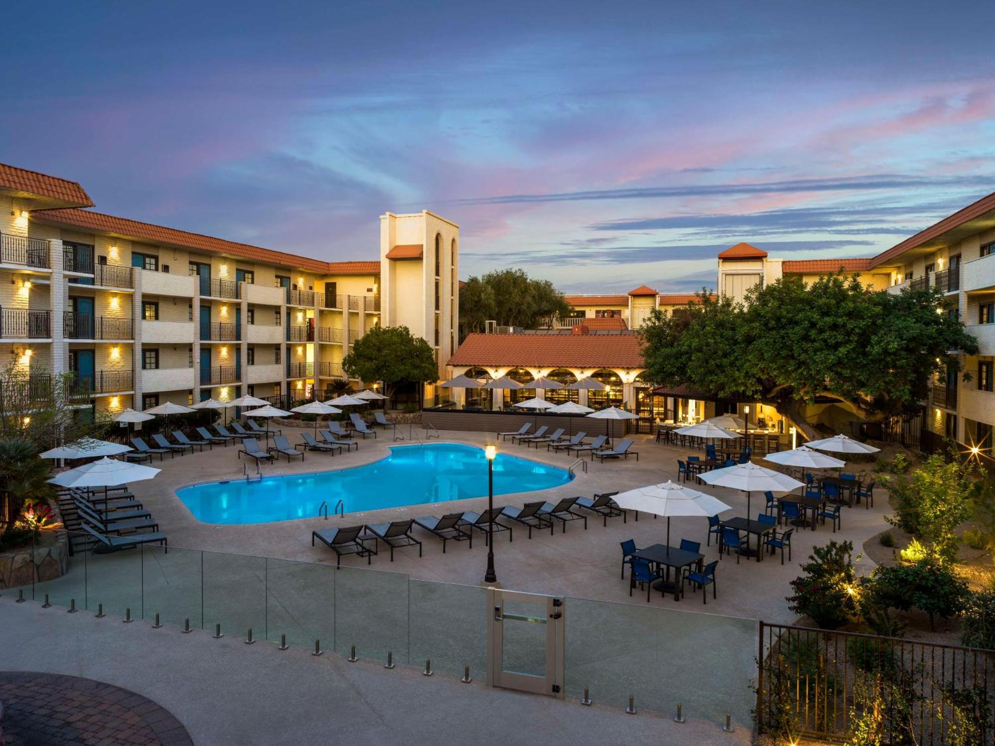 Embassy Suites By Hilton Scottsdale Resort Exterior photo