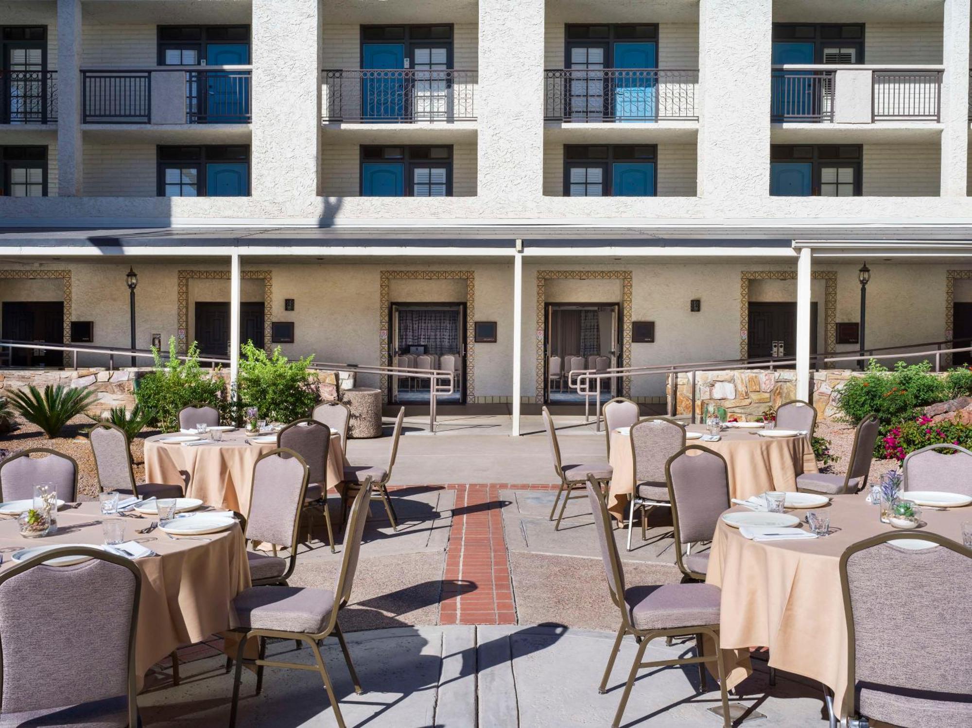 Embassy Suites By Hilton Scottsdale Resort Exterior photo