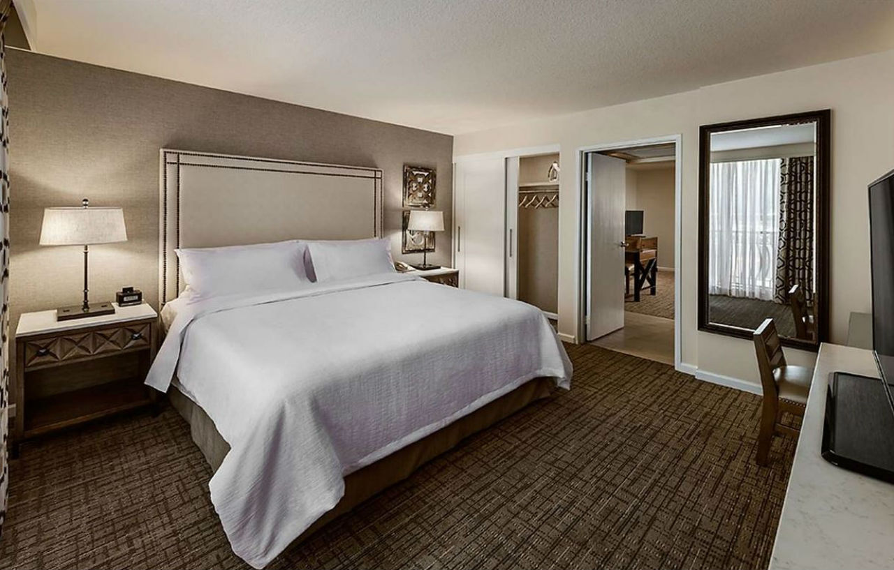 Embassy Suites By Hilton Scottsdale Resort Exterior photo